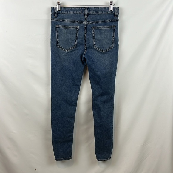 Free People Women Distressed Busted‎ Knee Ankle Jeans Medium Wash Size 28 - Picture 8 of 9
